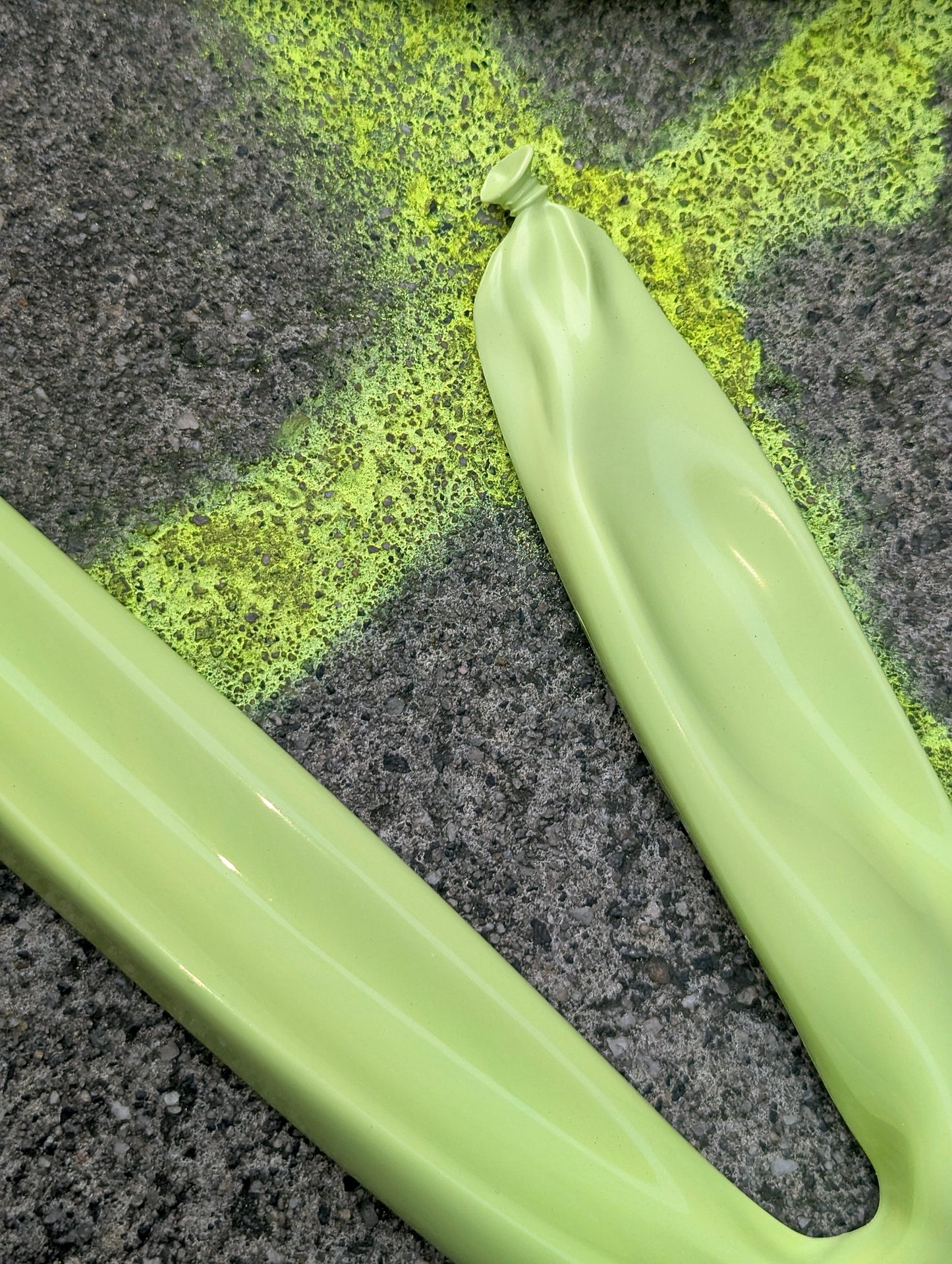 Deflated Balloon Hanger Sunny Lime